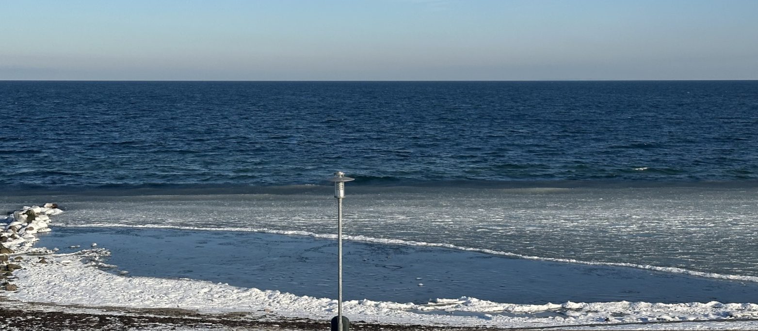 Winterstrand mit Eis  Ostsee-Strandhaus Dahme
